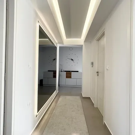 White House Kokas Luxury Apartment