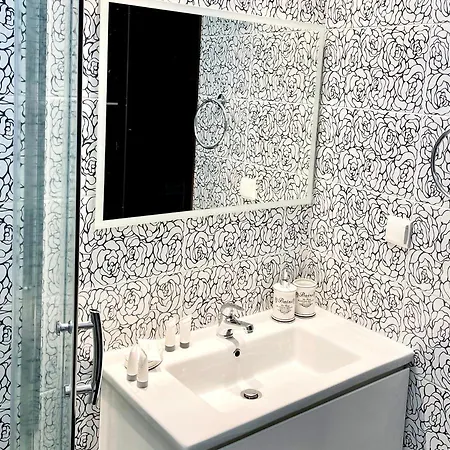 White House Kokas Luxury Apartment